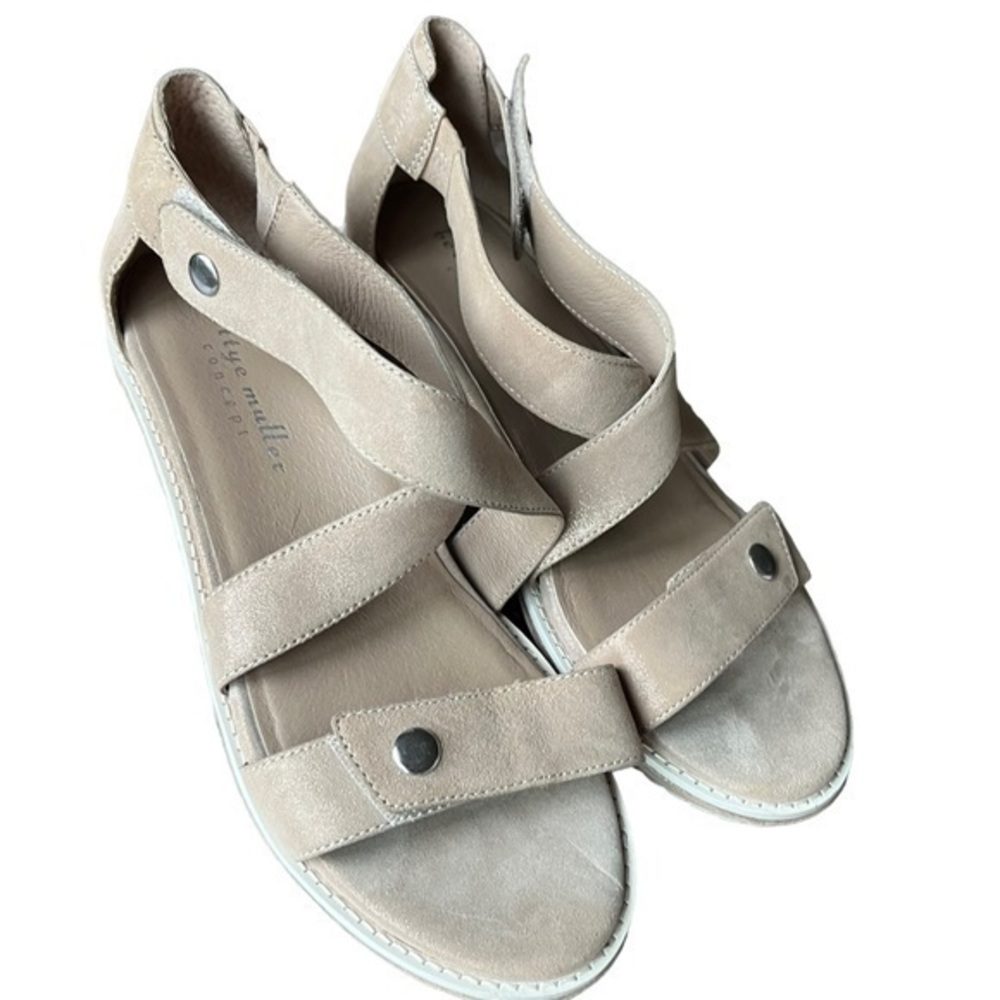 Bettye Muller Concept Tobi Suede Demi-Wedge Sandals Wedge size 8.